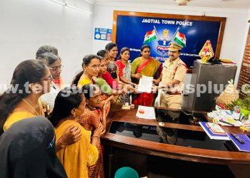 తీన్మార్ మల్లన్న ఒక ప్రజాస్వామ్య పదవిలో ఉన్నావు నోరు జాగ్రత్తగా పెట్టుకో..!