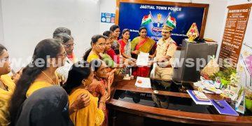 తీన్మార్ మల్లన్న ఒక ప్రజాస్వామ్య పదవిలో ఉన్నావు నోరు  జాగ్రత్తగా పెట్టుకో..!