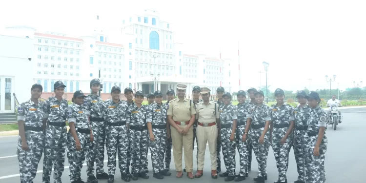 హైదరాబాద్ పోలీసులు జనసమూహ నిర్వహణ మరియు ప్రజా భద్రత కోసం పూర్తి మహిళా SWAT బృందాన్ని ప్రారంభించారు