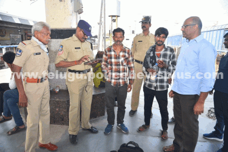 అంతర్రాష్ట్ర దొంగల బెడదను అరికట్టడానికి రైల్వే స్టేషన్లలో 24 గంటల పోలీసు నిఘా