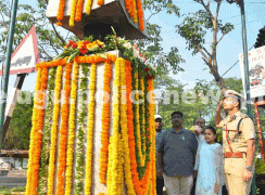 తెలంగాణ అమరవీరుల త్యాగాలకు కమిషనర్ నివాళులర్పించారు