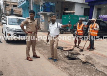 వర్షాల కారణంగా దెబ్బతిన్న ట్రాఫిక్‌ను డీసీపీ తనిఖీ చేశారు