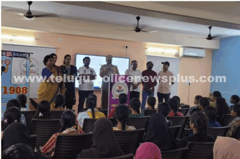 కనిపించే పోలీసింగ్ ద్వారా ప్రజా భద్రతను పెంపొందించడం