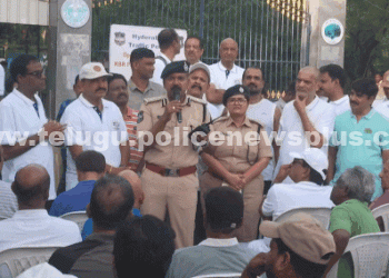 కేబీఆర్ వాకర్స్‌తో హైదరాబాద్ ట్రాఫిక్ పోలీసులు సంభాషణ