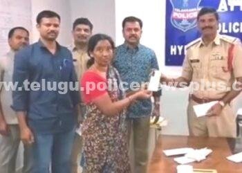 అత్తాపూర్‌ పోలీసుల చొరవతో 25 మొబైల్‌ ఫోన్లు రికవరీ