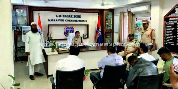 ఎల్బీనగర్లో శాంతి కమిటీ సమావేశం శాంతియుతంగా మిలాద్-ఉన్-నబీ నిర్వహించాలి: డీసీపీ