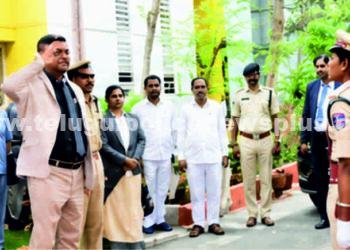 హైకోర్టు న్యాయమూర్తి ప్రశంసలు.. ఎస్‌ఐ రేహానా బృందానికి సీపీ సన్మానం