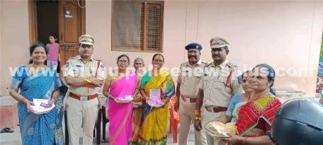 సహచరీలతో ఆత్మీయంగా ఎల్బీనగర్ పోలీసుల రక్షాబంధన్ వేడుకలు