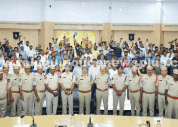 సైబరాబాద్‌లో స్వాధీనం చేసుకున్న మొబైల్ ఫోన్ల పంపిణీ – 11వ విడత: బాధితుల హర్షం