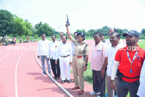 వరంగల్ సీపీ అథ్లెటిక్స్ ఛాంపియన్షిప్ను ప్రారంభించారు
