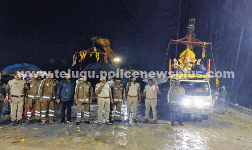 హసన్ పర్తి పోలీసుల రియల్ హీరోయిజం – వర్షంలోనూ విధి నిర్వహణ!