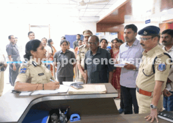 పిటిషనర్ల సమస్యలపై సీపీ సుమతి నేరుగా ఆరా