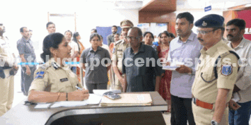 పిటిషనర్ల సమస్యలపై సీపీ సుమతి నేరుగా ఆరా