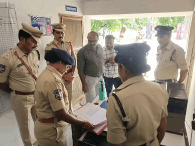 కమలాపూర్ పోలీస్ స్టేషన్‌లో డీసీపీ (సెంట్రల్ జోన్) వార్షిక తనిఖీ నిర్వహించారు