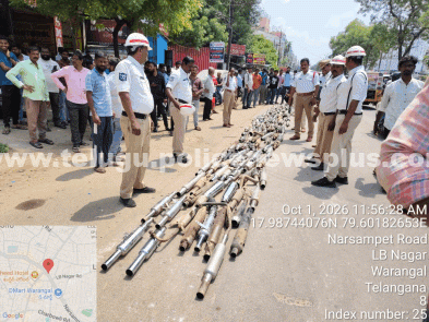 శబ్ద కాలుష్యానికి కారణమయ్యే 350 మార్పు చేసిన సైలెన్సర్లను రోడ్డు రోలర్తో ధ్వంసం చేసిన ట్రాఫిక్ పోలీసులు