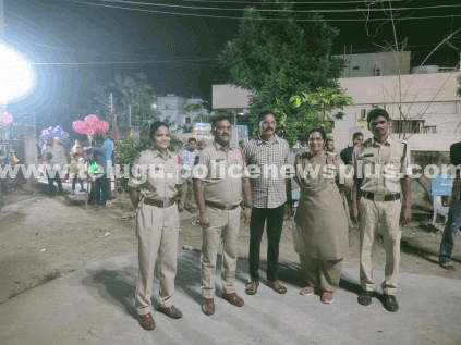 బతుకమ్మ వేడుకలను పర్యవేక్షిస్తున్న CI రవి కుమార్; మహిళల భద్రతకు భరోసా