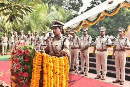 వరంగల్ పోలీసులచే అమరవీరులకు ఘన నివాళి