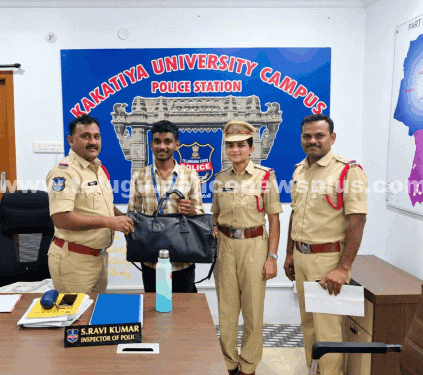వరంగల్‌లో విద్యార్థికి తక్షణ సాయం: ఆటోలో మర్చిపోయిన బ్యాగ్ గంటల వ్యవధిలోనే లభ్యం!